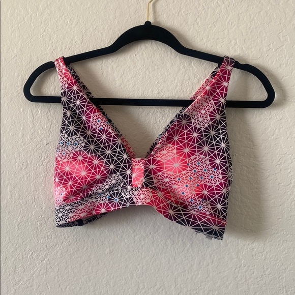 Victoria Secret Sport Pink and Black Geometric Top - Picture 1 of 3